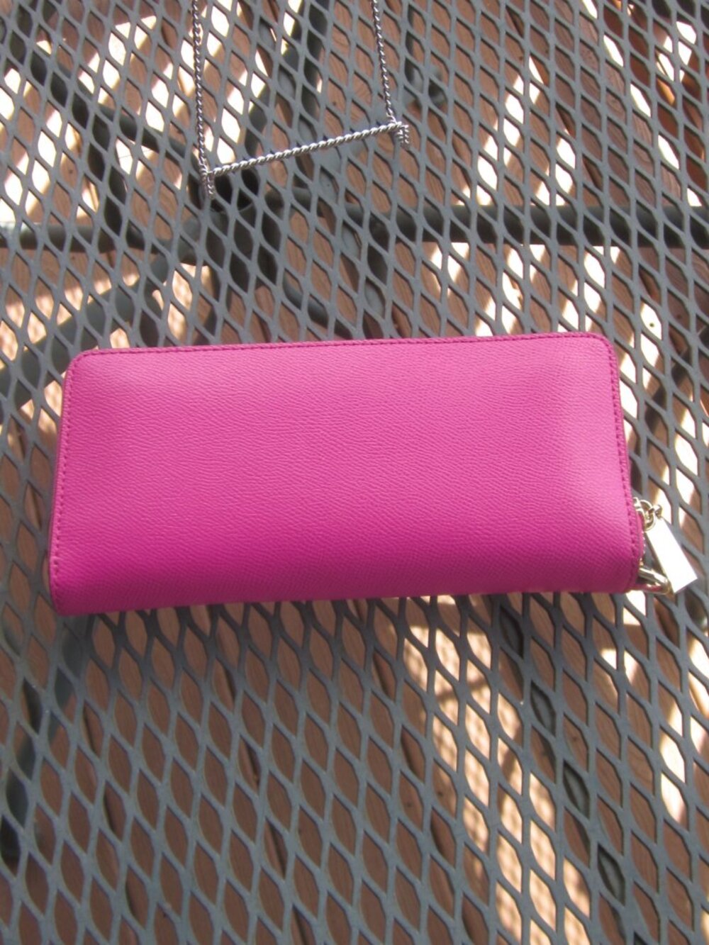 Michael Kors Wild Berry Wristlet Wallet Travel Continental - Picture 2 of 5